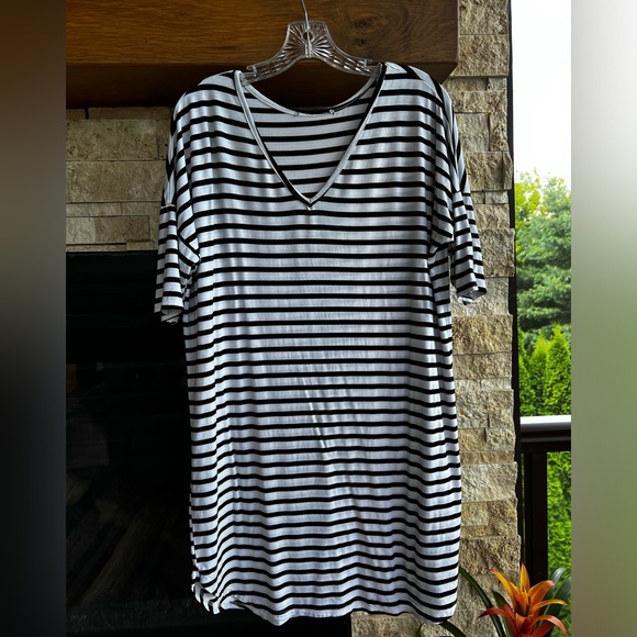 Carly Jean Los Angeles Striped Midi Dress - Picture 7 of 9